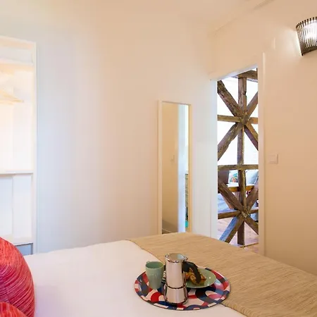 Sunlit Photographers 1bedroom In Alcântara * Lisboa
