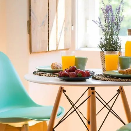 Sunlit Photographers 1bedroom In Alcantara Apartment *